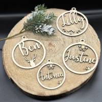 Personalisierte Weihnachtskugel aus Holz, Holzanhänger für den Weihnachtsbaum, Christbaumkugel Bild 2