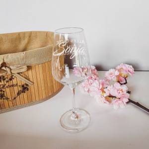 Personalisiertes Weinglas mit Name und Wunschtext | Trinkglas mit Namen | Geschenke mit Wunschgravur Bild 1