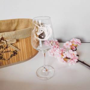 Personalisiertes Weinglas mit Name und Einhorn Motiv | Trinkglas mit Namen | Geschenke mit Wunschgravur Bild 1