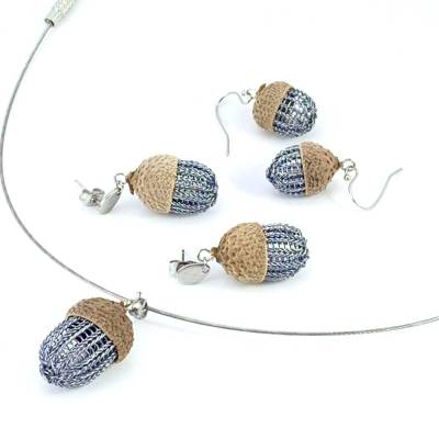 OHRRINGE und / oder ANHÄNGER mit hand gestrickten EICHELN aus graphitfarbenem Kupferdraht, ab