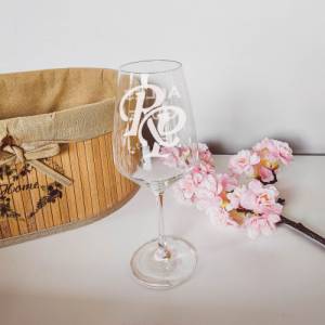 Personalisiertes Weinglas mit Name und Monogramm | Trinkglas mit Namen | Geschenke mit Wunschgravur Bild 1