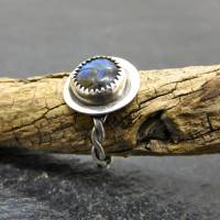 handgeschmiedeter Ring in 925er Silber mit naturförmigem Labradorit Stein Bild 3