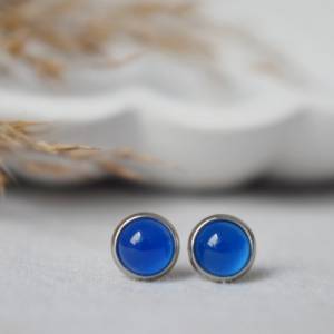 Mini Ohrstecker blauer Achat, 6mm Edelstein Ohrringe, blauer Stein, Schlichte kleine runde Ohrringe, Silber, Edelstahl, Bild 4