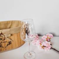 Personalisiertes Weinglas mit Name und Chihuahua Motiv | Trinkglas mit Namen | Geschenke für Hundeliebhaber Bild 1