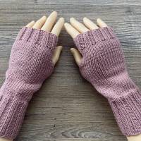 Handstulpen mit Daumenloch aus Wolle von d_handmade_o Bild 2