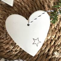 Weihnachtsbaumschmuck, schlichte hübsche Geschenkanhänger aus Beton, weiß mit Sternchen Bild 4