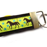 Schlüsselanhänger Anhänger "Pferde" braun gelbgrün aus Wollfilz und Webband - mit Fach für den Einkaufswagen-Chi Bild 4