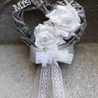 2 x Dekohänger Weidenherz Stuhlschleife Kirchendeko grau weiße Rosen Leinenband Spitze vintage Mr&Mrs Bild 1