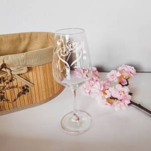 Personalisiertes Weinglas mit Name und Rose Motiv | Trinkglas mit Namen | Geschenke mit Wunschgravur Bild 1