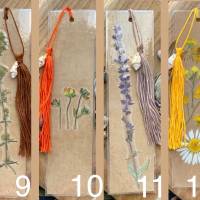 Fleurs - Natur-inspirierte Lesezeichen mit echten Blüten auf Kraftpapier und Muscheln an handgefertigten Quasten Bild 3