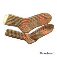Wollsocken handgestrickt, Socken Gr. 41/42, Kuschelsocken in beige/orange mit kleinen angedeuteten Zöpfe Bild 1