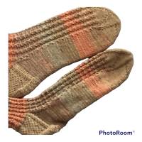 Wollsocken handgestrickt, Socken Gr. 41/42, Kuschelsocken in beige/orange mit kleinen angedeuteten Zöpfe Bild 2