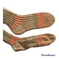 Wollsocken handgestrickt, Socken Gr. 41/42, Kuschelsocken in beige/orange mit kleinen angedeuteten Zöpfe Bild 3