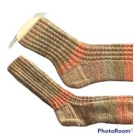 Wollsocken handgestrickt, Socken Gr. 41/42, Kuschelsocken in beige/orange mit kleinen angedeuteten Zöpfe Bild 5
