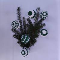 6 umhäkelte Weihnachtsbaumkugeln Bild 1