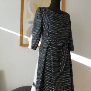 schwarz  weiß gepunktetes Kleid , leichtes Polyester kleid , Gr. 42 Bild 9
