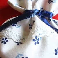 Lavendelsäckchen in weiß mit blauen Streublümchen genäht von Hobbyhaus Bild 5