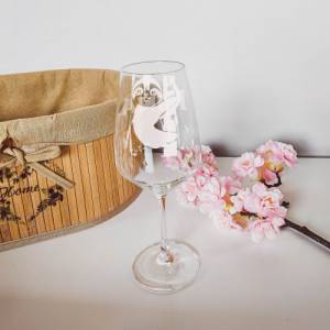 Personalisiertes Weinglas mit Name und Faultier Motiv | Trinkglas mit Namen | Geschenke mit Wunschgravur Bild 1