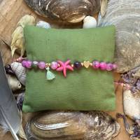 Pink Starfish - Perlenarmband mit Orchideen-Jade, Seestern, Quaste, goldfarbenen Rocailles und 18k vergoldetem Herz Bild 1