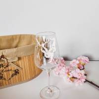 Personalisiertes Weinglas mit Name und Affe Motiv | Trinkglas mit Namen | Geschenke mit Wunschgravur Bild 1