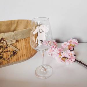 Personalisiertes Weinglas mit Name und Football Motiv | Trinkglas mit Namen | Geschenke mit Wunschgravur Bild 1