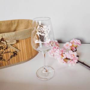 Personalisiertes Weinglas mit Name und Eule Motiv | Trinkglas mit Namen | Geschenke mit Wunschgravur Bild 1