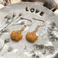 Maple Leaf - Herbstliche Ohrringe mit Ahornblatt (böhmische Perlen) in orange Bild 1