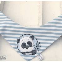 Dreieckswendetuch hellblau/weiß mit Doodlestickerei Button Panda mit Windrad Bild 2