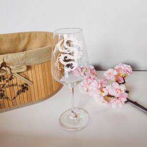 Personalisiertes Weinglas mit Name und Drache Motiv | Trinkglas mit Namen | Geschenke mit Wunschgravur Bild 1