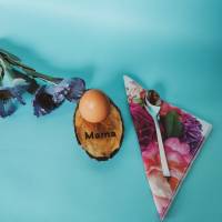 Personalisierter Eierbecher aus Astholz | Handgemachte Halter für Frühstücksei | Küchenutensilien aus Holz Bild 2