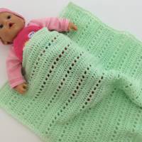 Puppendecke gehäkelt, 42 cm x 41 cm, hellgrün mit weiß, Decke für Puppen und Puppenwagen, Kuscheldecke für Puppen Bild 4