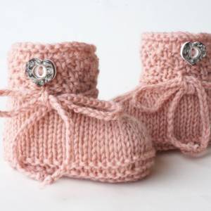 Babyschuhe Trachtenschuhe gestrickt rose Tracht Strickschuhe Wolle Bild 1