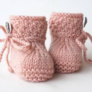 Babyschuhe Trachtenschuhe gestrickt rose Tracht Strickschuhe Wolle Bild 4