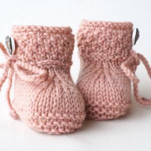 Babyschuhe Trachtenschuhe gestrickt rose Tracht Strickschuhe Wolle Bild 5