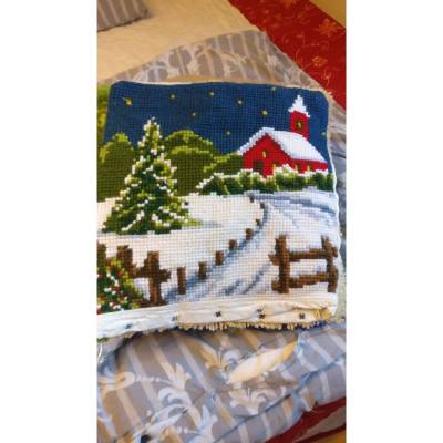 Süßer gestickter Kissenbezug 40*40cm, verschneites Weihnachtsdorf