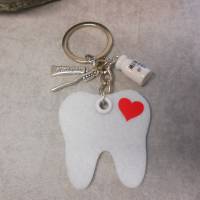Zahn mit  Schlüsselanhänger Zahnpasta Zahnbürste, Milchflasche Bild 2