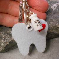 Zahn mit  Schlüsselanhänger Zahnpasta Zahnbürste, Milchflasche Bild 3