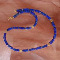 Kette aus Lapis Lazuli Würfeln und vergoldeten Silberwürfeln Bild 6