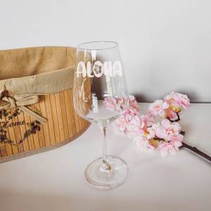 Personalisiertes Weinglas mit Name und Aloha Motiv | Trinkglas mit Namen | Geschenke mit Wunschgravur Bild 1