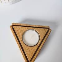 Design Teelichthalter Dreieck aus Holz | Holzdekoration für Kerzen aus Massivholz | Eichenholz Teelichthalter Bild 1