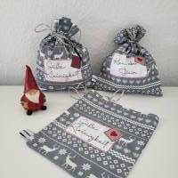 Weihnachtliche Geschenkbeutel aus grauem, winterlichem Baumwollstoff mit Beschriftung Bild 1