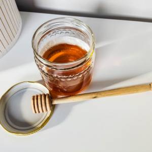 Langer Honiglöffel aus Nussholz | Handgemachter, gedrechselter Löffel für Honig | Küchenutensilien aus Holz Bild 1