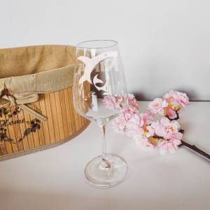 Personalisiertes Weinglas mit Name und Hai Motiv | Trinkglas mit Namen | Geschenke mit Wunschgravur Bild 1