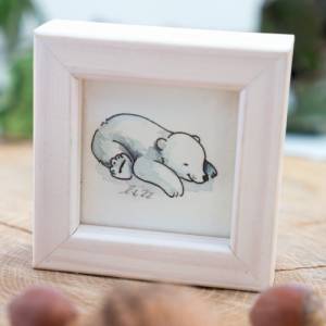 kleiner Eisbär Bild im Miniholzrahmen, Original Zeichnung, Kinderzimmer-Bild, Wanddeko, niedliches Geschenk, Kinderwandk Bild 1