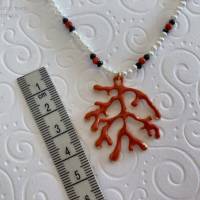 Perlenkette mit Korallenanhänger emailliert, Koralle und Spinell, Geschenk für Frauen,Handarbeit aus Bayern, HomeOffice Bild 2