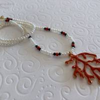 Perlenkette mit Korallenanhänger emailliert, Koralle und Spinell, Geschenk für Frauen,Handarbeit aus Bayern, HomeOffice Bild 3