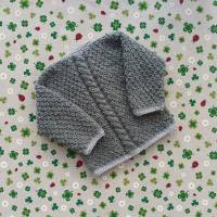 Trachtejacke mit Zopfmuster grau hellgrau Pullover Taufkleidung Junge Strickjacke Handarbeit Geschenk Babyshower Geburt Bild 2