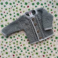 Trachtejacke mit Zopfmuster grau hellgrau Pullover Taufkleidung Junge Strickjacke Handarbeit Geschenk Babyshower Geburt Bild 4