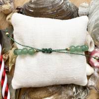Winter Treasures - Weihnachtliche Perlenarmbänder mit Edelsteinen, Rocailles und Anhängern Bild 3
