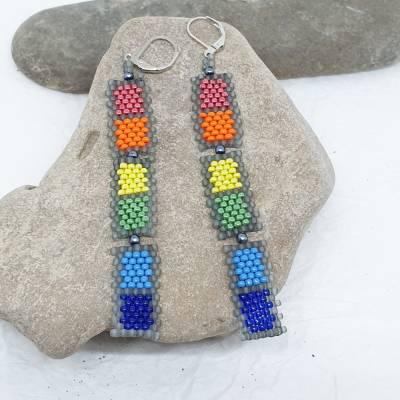 „Farbenrausch im Ohr“ – Handgefertigte Ohrhänger für mutige Stilheld:innen